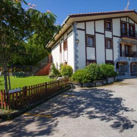 Casa Rural Zelaieta BerriBi, хотел в Itziar