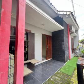 Arshatama Guest House UII, hotelli kohteessa Ngemplak