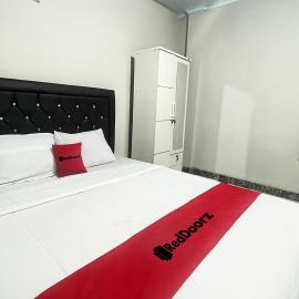 RedDoorz at Mamiric Guest House Syariah, hotel em Grogol