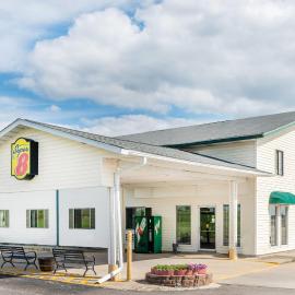 Super 8 by Wyndham Okawville, מלון בOkawville