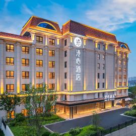 Manxin Qingdao Golden Beach Beer City Seaview Hotel, hotel in Qingdao