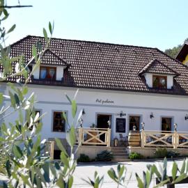 Guest House Pod Grebenom, hotel Podčetrtekben