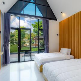 Alenay Resort Kulonprogo, hotel sa Brosot