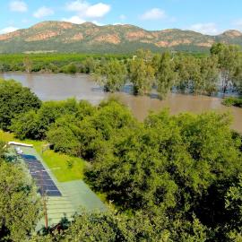Honeypot Fly Fishing Eco Chalet, hotell i Rooderand