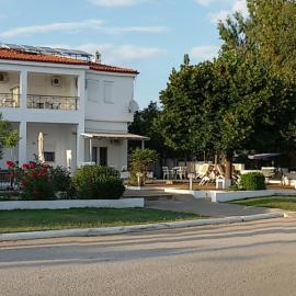 Apocalypsis Studios-Apartments, ξενοδοχείο στα Ψακούδια