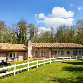 Les gîtes de LA CARTONNERIE, hotel in Migné-Auxances