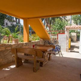 By Dinka, hotel Ilovikban