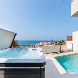 House with Private Spa and Pool, with access to Sauna and Gym