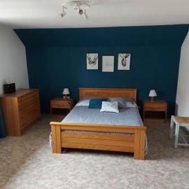 Chambre spacieuse climatisée - Petit déjeuner inclus, hotel en Euville