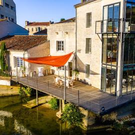 QUAI 3 loft moderne et lumineux les pieds dans l'eau, hotel v destinaci Jarnac