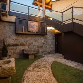Apartamentos Turísticos La Panadería de Flora, hotel in Martiherrero