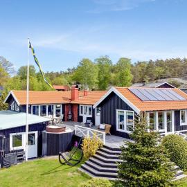 5 Bedroom Cozy Home In Onsala, hotel in Onsala