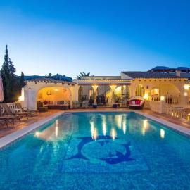 Villa Airlie by Abahana Villas