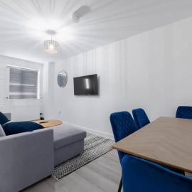 Modern Family Home Near Liverpool City, hotel din Wallasey