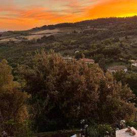 ASTOR - La Dolce Vita the Tuscan way، فندق في بمونتيكاتيني فال دي سيسينا