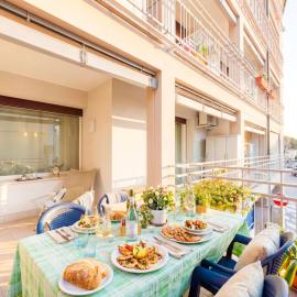 LAKE VIEW 20 - Lake Escape with Spectacular Terrace, 50 m from the Lake, hotel u gradu 'Sarnico'