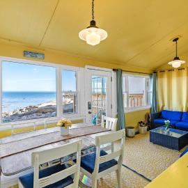 Crystal Beach Stunning Waterfront Stay with Fire Pit, hotel in Fort Erie