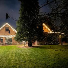 Vakantiehuis met eigen ingang AMIRIS، فندق في إب