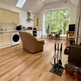 Ardachy Riverside Accessible One bedroom Holiday let, hotel in Fort Augustus