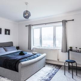 Stylish Two-Bed Apartment in Ashford, hotel a Ashford