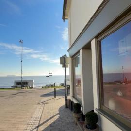 Sunray House - Sea View, Beach Front Holiday Home – hotel w mieście Felixstowe