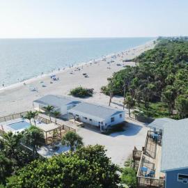 Seafarer Beach Resort - Ocean View with a Pool on the Beach, hotel u gradu Inglvud