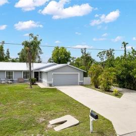 Cypress Retreat Cozy Ft Myers Pet Friendly Home, hotel in Fort Myers