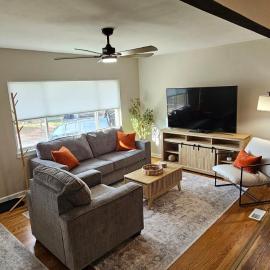 Cozy City Gem 5 Location - Backyard -Office-Gym