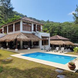Luxury Cabin - Heated pool - 4 Bedrooms