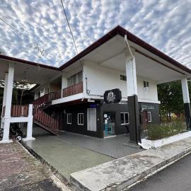 Kesuma Villa Exclusive Stay Near UTHM Batu Pahat, hotell sihtkohas Parit Raja