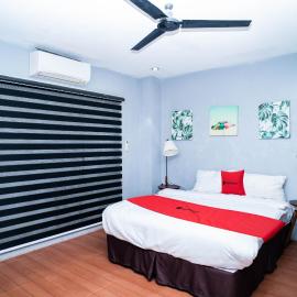 RedDoorz at Kopinos Tourist Inn Hotel โรงแรมในDel Carmen