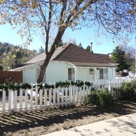 Miners Choice 3 Bedroom on Main St Bonus Rooms Sleeps up to 9 TV WIFI Piano, hotel a Julian