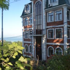 Sunny Hotel Batumi, готель у місті Махінджаурі