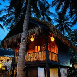 Living On Air, hotel sa Pulau Sarang