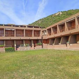 Apartment in Olbia with shared garden, hotel a Cugnana Verde