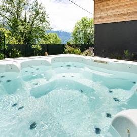 Plancherine, Villa récente avec Jacuzzi Privatif