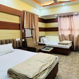 Hotel Anandam Residency, хотел в Данбад