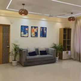 Spacious Lakeview Apartment with Balcony