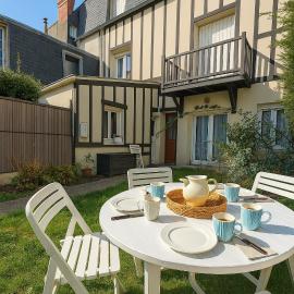 L'Acacia, F2 terrasse et jardin,plage à 400mètres