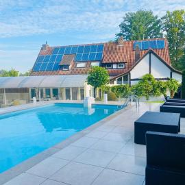 Luxe Vacation Villa with swimming pool, 5 bedrooms, hotel en Houthalen-Helchteren