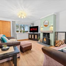 Private Hot Tub & Sauna, Parking, Netflix, Long Stay Savings, Contractor Dream, Hotel in Newport