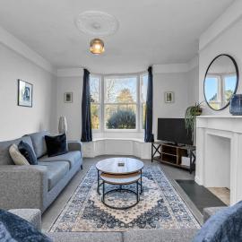 17 OutRisbygate St - 3 bedroom house that sleeps 6 with one private parking space, hotel a Bury Saint Edmunds