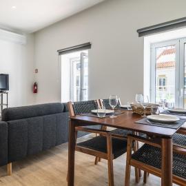 Downtown 1 Bedroom Apartment E - 150m from the Beach