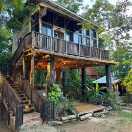Negril Huts Enchantment - Cottages in trees with AC, ocean views, pool, Sea access, hotel din Negril