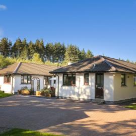 Viesnīca Woodland House pilsētā Tomatin
