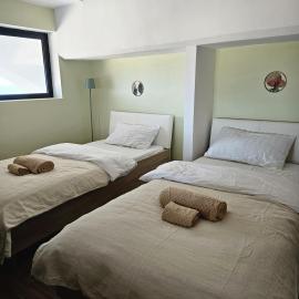 Qbajjar에 위치한 호텔 Soulnest Light bedroom and shared bathroom