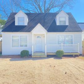 508 B The Upper Bungalow, hotel in Virginia Beach