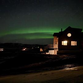 Northern Lights Above - Skylight Views From Bed