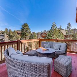 Elegant Big Bear Cabin Half Mi to Big Bear Lake!