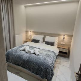 K & V apartments، فندق في أمفيكليا
